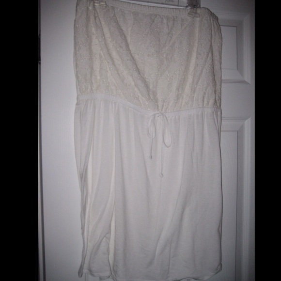 White cotton strapless dress
