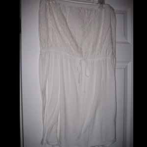 White cotton strapless dress