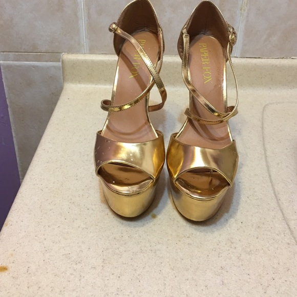 Platform Heels ๐ - Picture 3 of 4