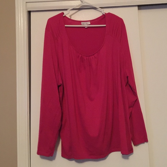 Fuchsia long sleeve scoop neck long sleeved Tshirt