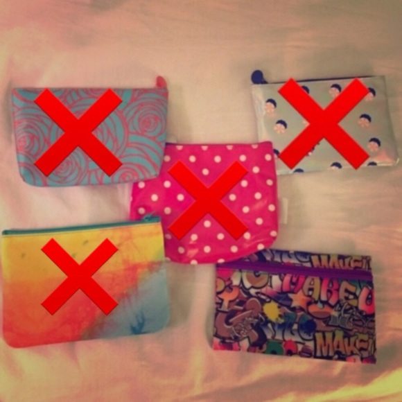 Ipsy Makeup Bag & Sample - Picture 2 of 3