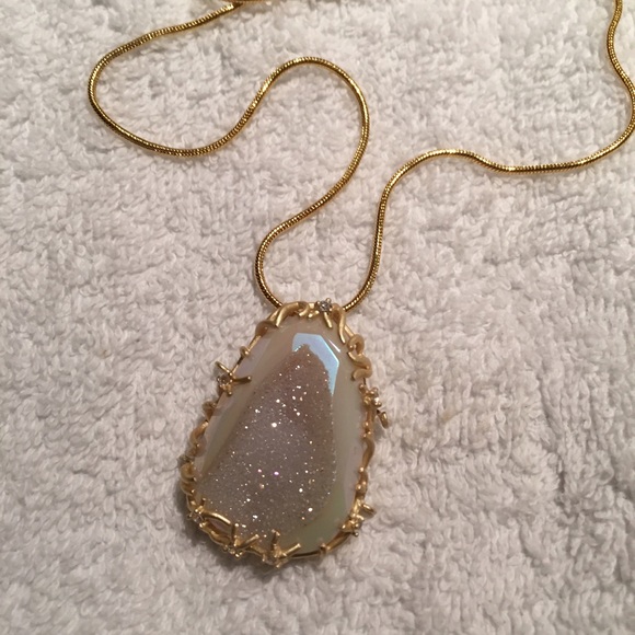 Iridescent drusy stone from Bobbie bracelet - Picture 4 of 4