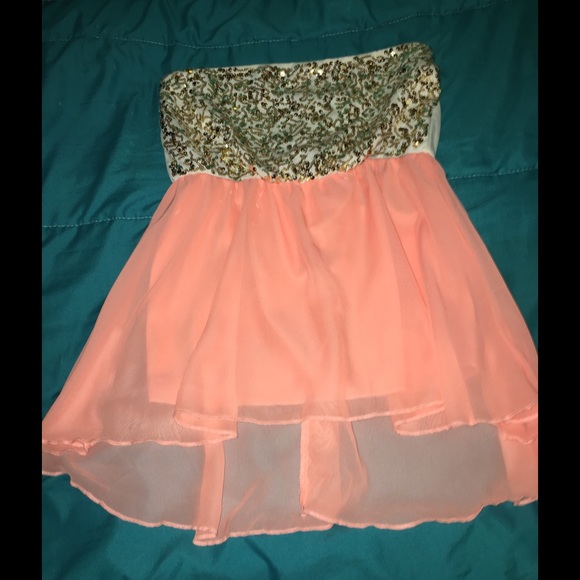 Almost Famous Tops - 🌟🌟NWT Almost Famous Dressy Tube Top Small