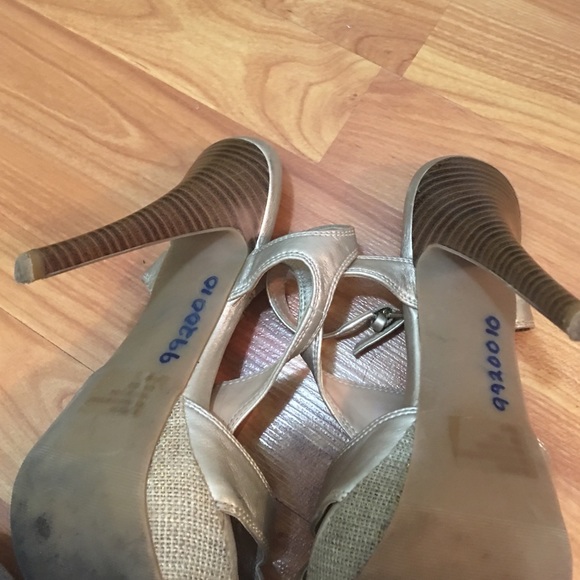 Gold - Picture 3 of 4