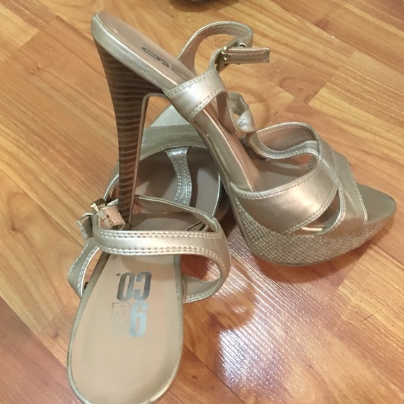 Gold - Picture 4 of 4