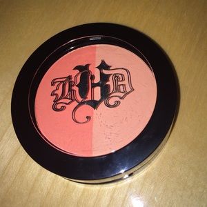 KVD Shade Light blush in Samson & Delilah