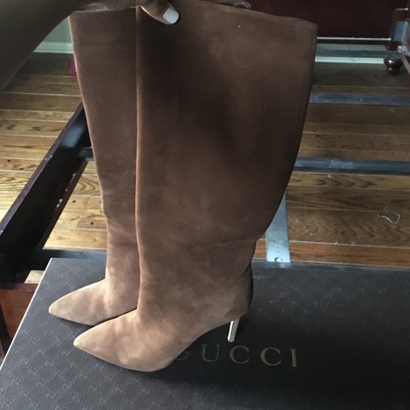 Gucci light brown suede boots