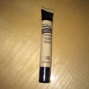 Maybelline Master Conceal concealer in 20 Light