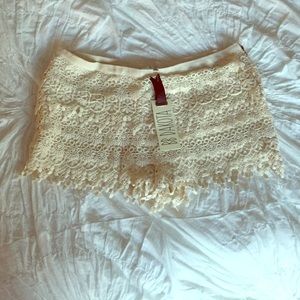 BB Dakota lacy chic shorts