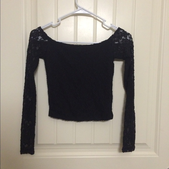 URBAN OUTFITTERS Lace Crop Top