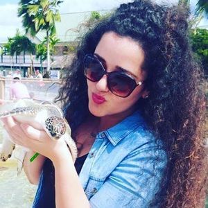 Meet your Posher, Delphine