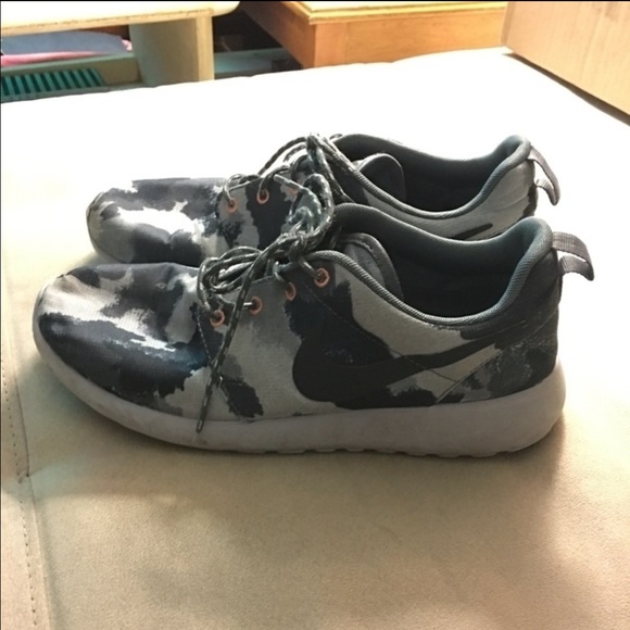 Nike roshe runs