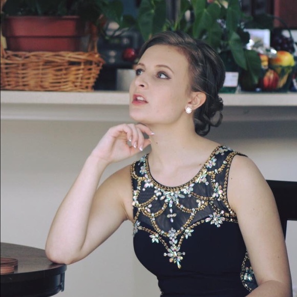 Meet your Posher, Emilee