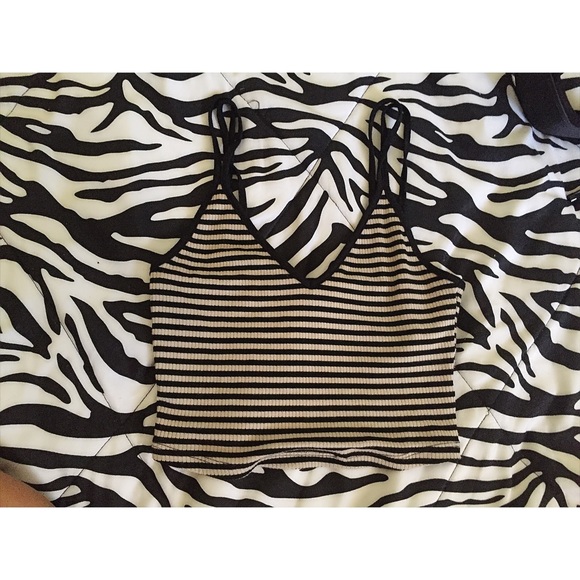 Striped crop top. 💘