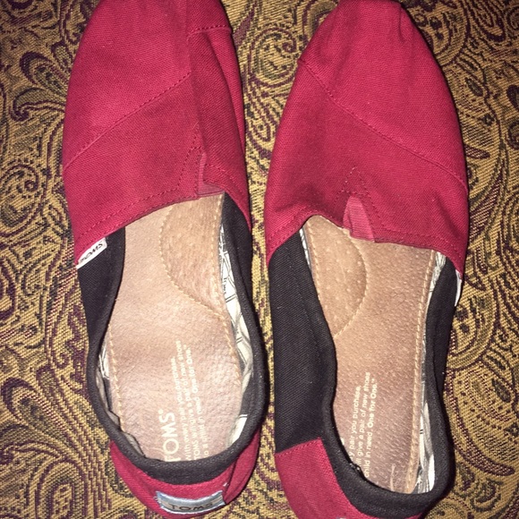 Black and burgundy TOMs