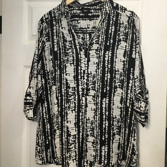 Gorgeous black and white print blouse!