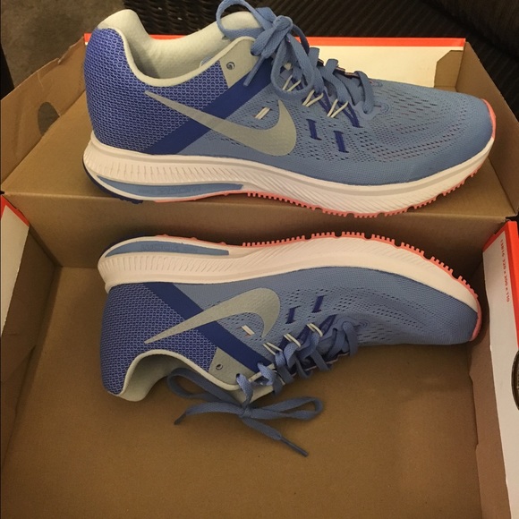 NWT 7.5 Women's Nike Ziom Winflo 2 Shoes