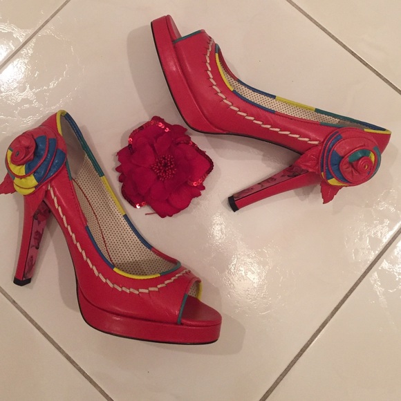 Betsey Johnson Multicolor leather peep toe heels 8