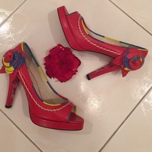 Betsey Johnson Multicolor leather peep toe heels 8