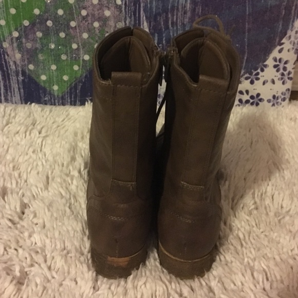 Boots - Picture 3 of 4