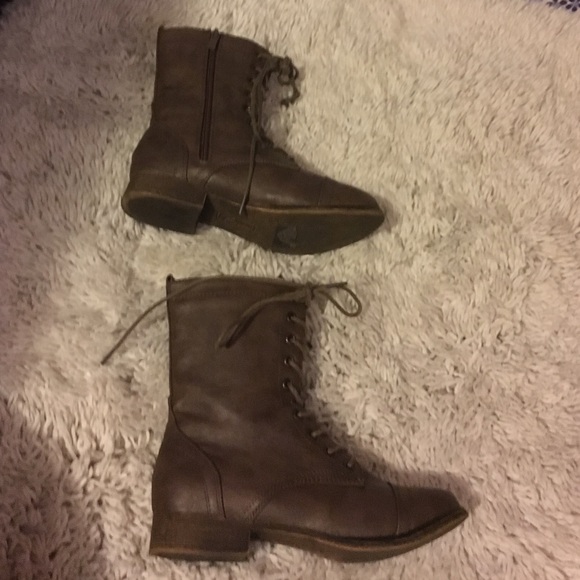Boots - Picture 2 of 4