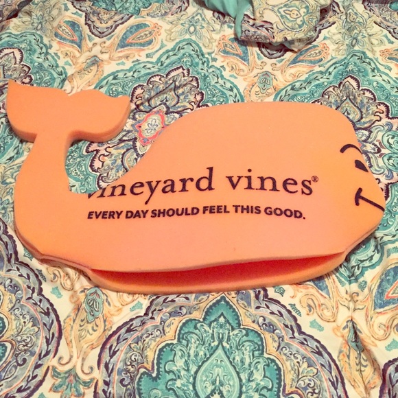 🐳 vineyard vines whale hat!!