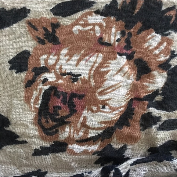 🙄EVERYTHING Must Go Sale🙄Vintage Scarf. - Picture 2 of 3