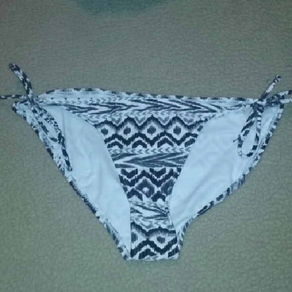 swimsuit bottoms - Picture 1 of 2