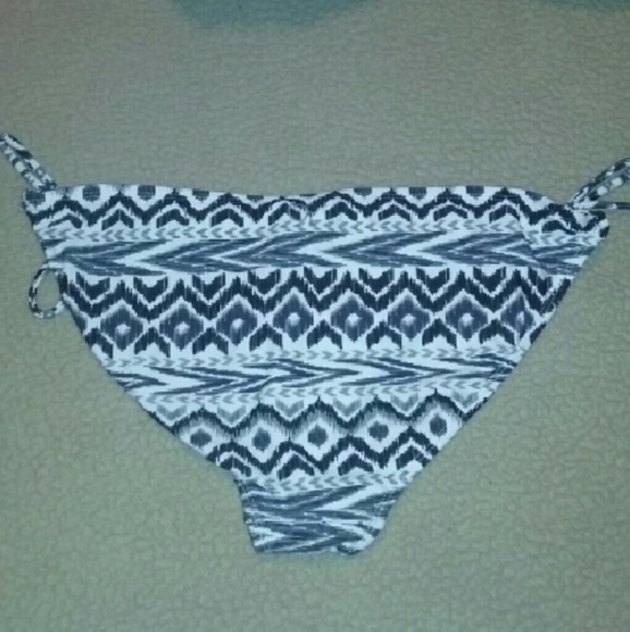 swimsuit bottoms - Picture 2 of 2