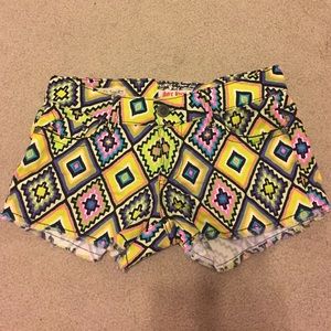 Patterned jean shorts