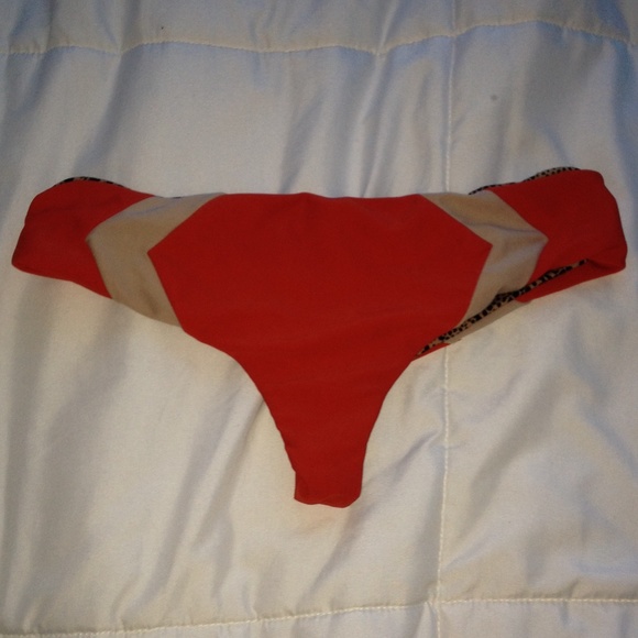 Acacia swimwear hibiscus mentawai small