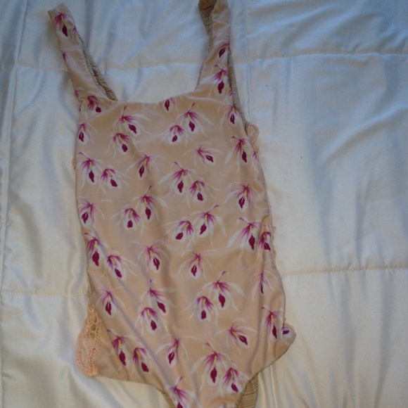 SOLD Acacia swimwear petite island orchid Bordeaux