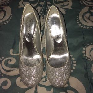 Quinceañcera silver heels