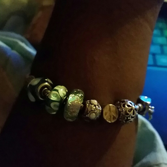 Great cond...Pandora bracelet - Picture 2 of 3