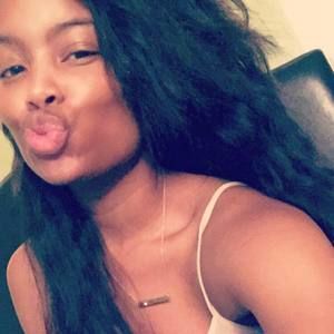 Meet your Posher, Alexis