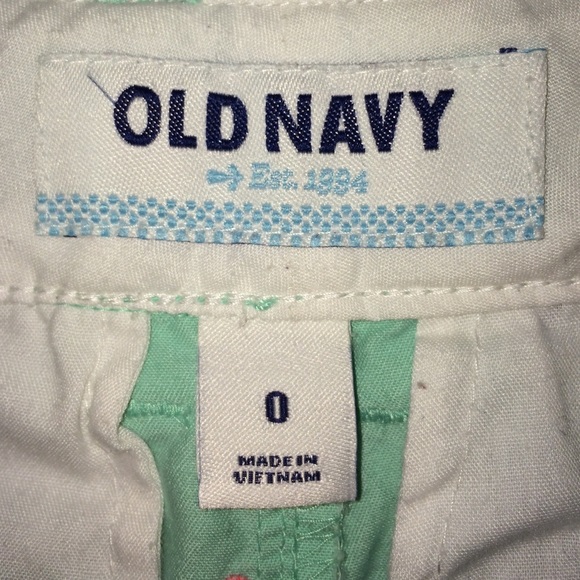 Old navy flamingo shorts - Picture 3 of 3