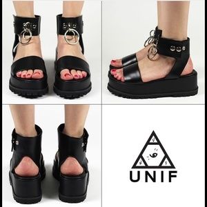 UNIF vault sandals