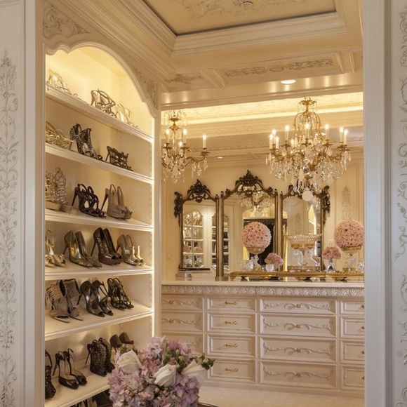 👛Closet Sale 👛 - Picture 1 of 1