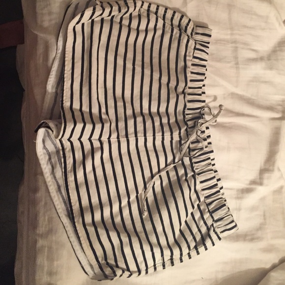 Comfy linen stripped shorts