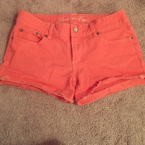 salmon colored American eagle shorts