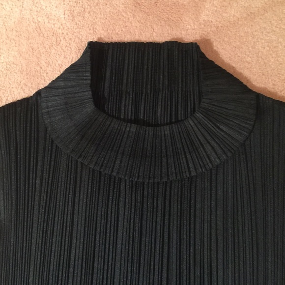 🌸SOLD🌸Pleats Please by Issey Miyake. - Picture 2 of 4