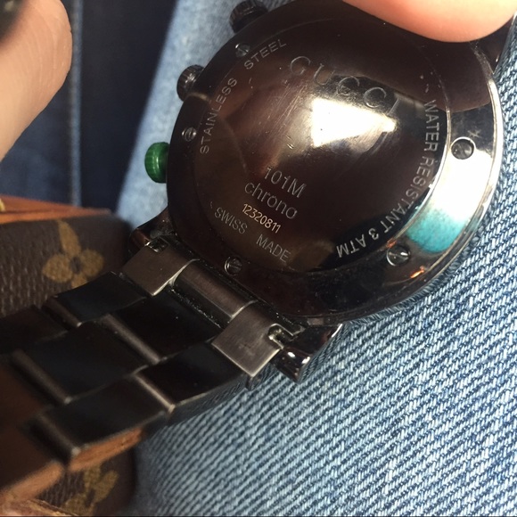 Men's Gucci watch - Picture 2 of 3