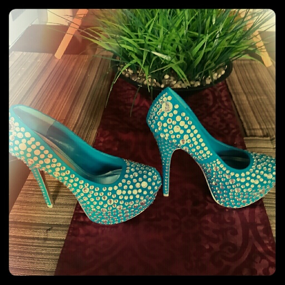 Liliana Coral Blue Diamond Studded Pumps