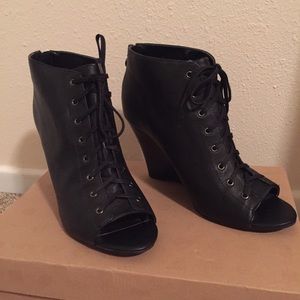 Simple Vera Wedge Boots