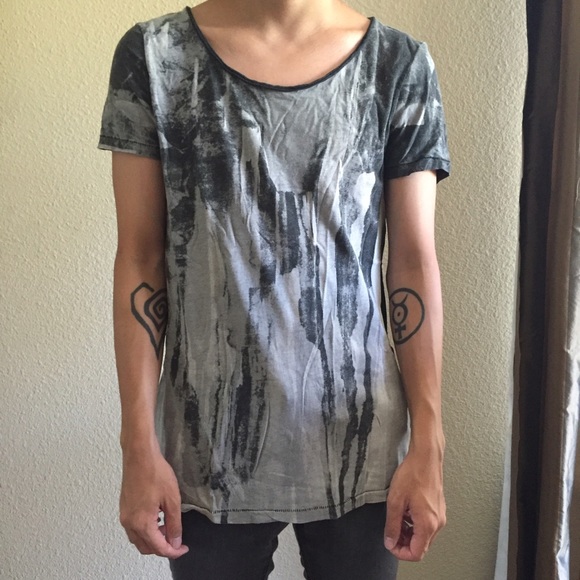 Gray and black textured tee - Picture 3 of 3