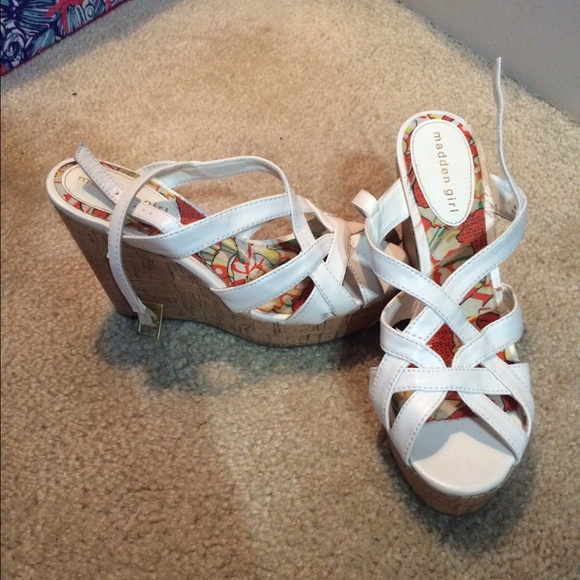 VGUC white madden girl wedges