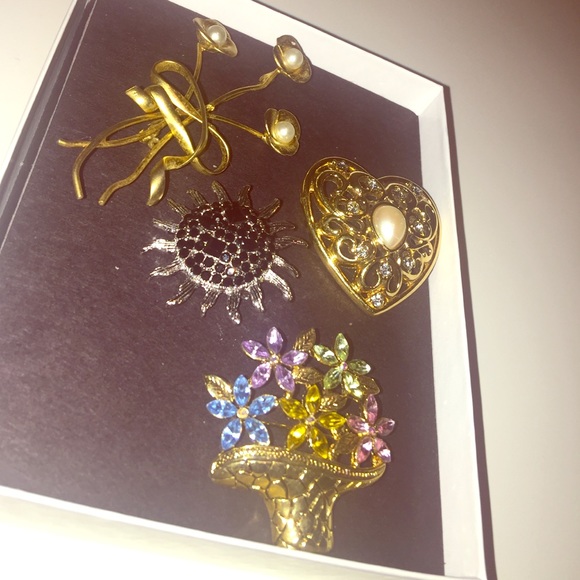 ⭐️VINTAGE BROACH BUNDLE⭐️