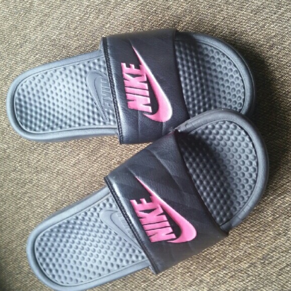 WOMEN'S NIKE ATHLETIC SANDLE