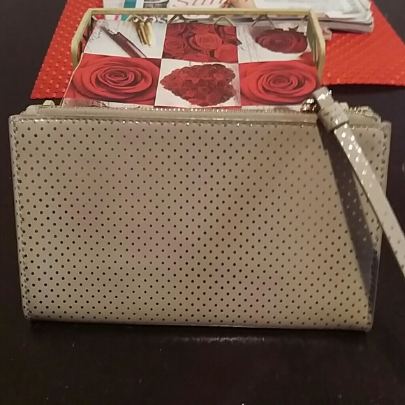 KATE SPADE WRISTLE - Picture 2 of 3