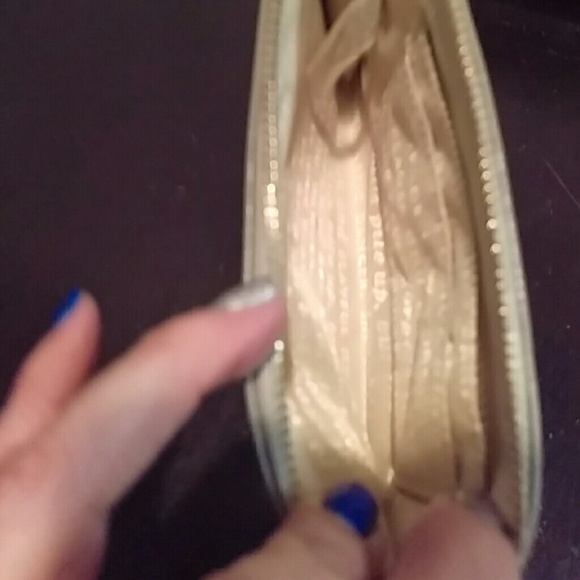 KATE SPADE WRISTLE - Picture 3 of 3